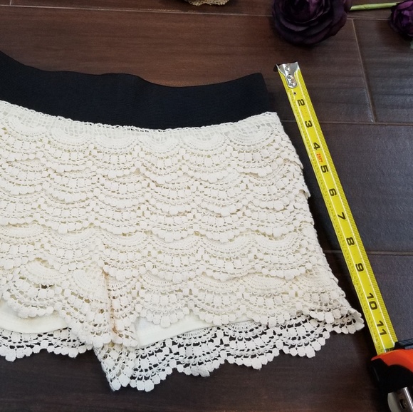 Cream Lace Shorts - Picture 2 of 3